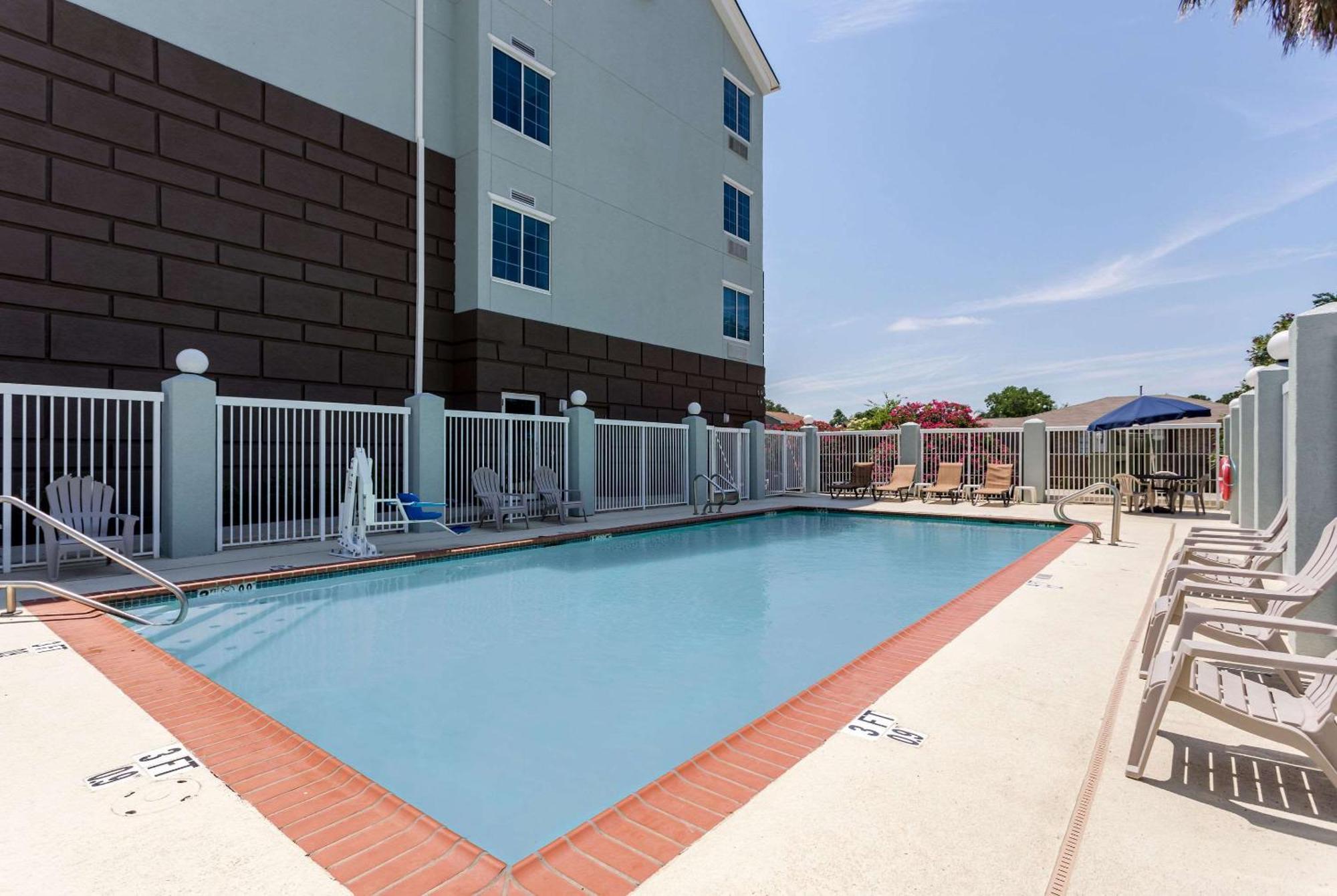 Comfort Suites New Orleans East Exterior foto